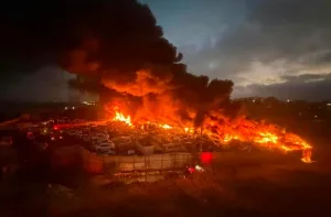A suspect was arrested in connection with the massive fire that raged last weekend at a vehicle compound in Hebron. On Saturday, a report was received about a fire at a vehicle lot in the Kiryat Arba industrial zone.