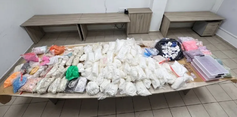 Israel Police: Un centre de distribution d'un réseau de trafic de drogue, d'une valeur d'environ 90 millions de shekels, a été démantelé. Des officiers de l'Unité centrale du district de Jérusalem ont perquisitionné un complexe dans le