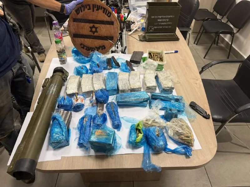 Une arme à feu, des grenades et des munitions ont été saisies par des policiers de la station de Galilée occidentale et des combattants de la police des frontières à Jadeidi-Makr.