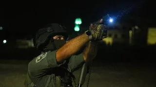 Israel Police: Des combattants de la Police des frontières de la zone de l'enveloppe de Jérusalem ont arrêté trois suspects recherchés dans le village de Bir Nabala lors d'une opération antiterroriste en préparation des fêtes de fin d'