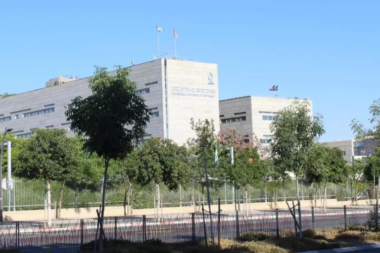 Israeli Scientists’ Falling-Atom Experiment Points to Future of Quantum Sensing