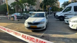 Israel Police: Five minors were arrested on suspicion of involvement in a stabbing incident following a brawl that occurred in the city of Holon. In the afternoon, a report was received at the 100 hotline regarding a brawl that took pl