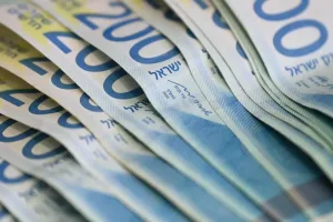 Israels Economy Expands Despite War, Inflation Falls to 1.5%
