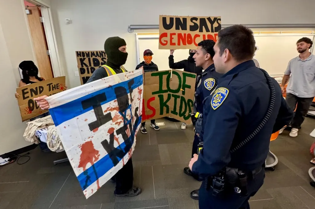 Veteranos israelíes heridos, sin inmutarse por protesta en Cal Poly