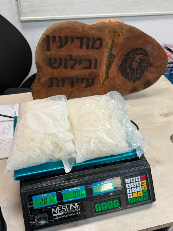 Israel Police: दक्षिणी जिले के पुलिस अधिकारियों ने लगभग तीन मिलियन शेकेल मूल्य का दो किलोग्राम क्रिस्टल मेथामफेटामाइन जब्त किया। अयरोत स्टेशन के अधिकारियों द्वारा शुरू की गई एक पहल के तहत चार संदिग्धों को गिरफ्तार किया गया।