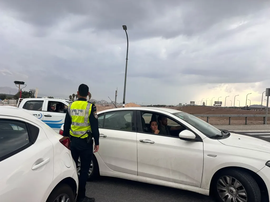 Photograph illustrating: Israel Police: Roads to and from Eilat blocked due to floods on Arava Road