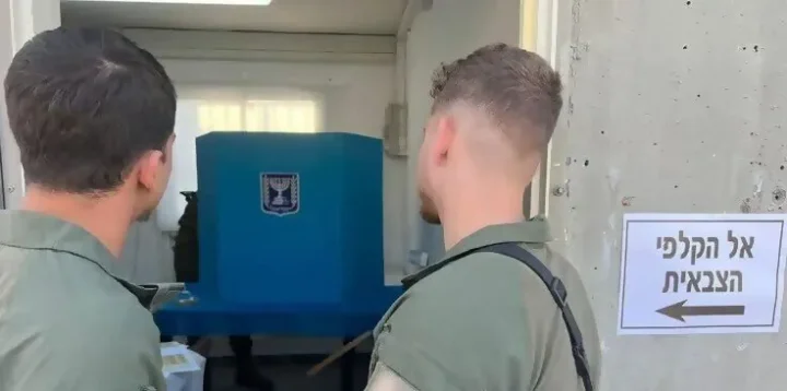 IDF soldiers and their commanders began voting at over 850 polling stations across all sectors.