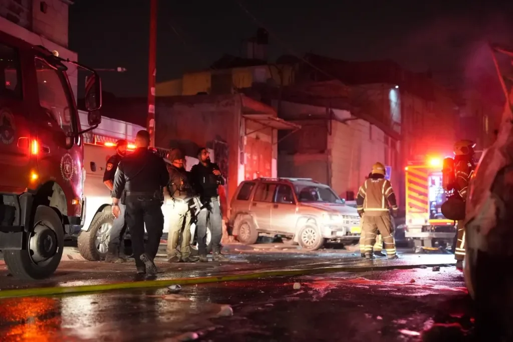 Jerusalem District police officers are working to restore order in the eastern part of the city following violent riots stemming from an ongoing dispute between families.